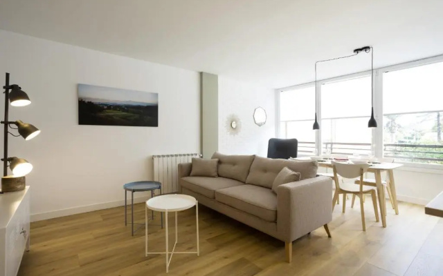 OLABIDE 2 by Smiling Rentals