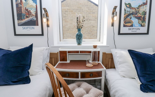 Canal View Apartment