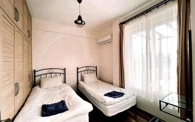Flat With Roof Terrace and Sea View in Kyrenia