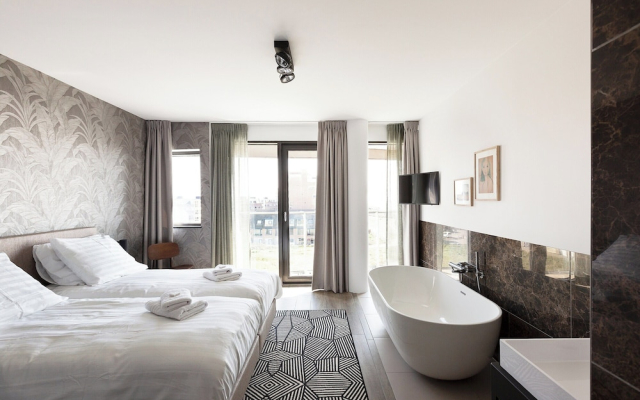 Chic Apartment for 8 With Seaview