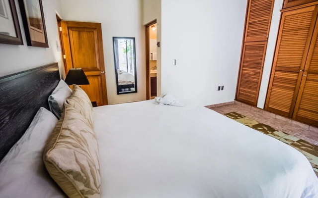 Romanina 1 Condo in the Heart of Playa del Carmen by RedAwning