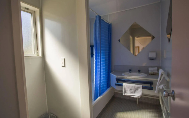 Fiordland National Park Lodge