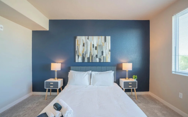 ROVE LIVING/KB - V on Broadway