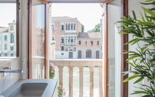 Luxury Apartment On Grand Canal