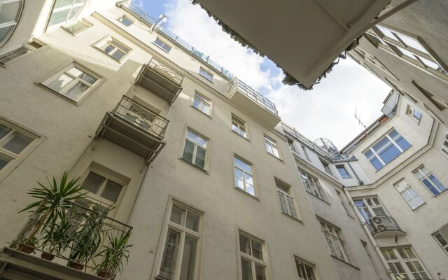 Отель Senator Suite Stephansplatz by Welcome2Vienna Австрия, Вена - отзывы, цены и фото номеров - забронировать отель Senator Suite Stephansplatz by Welcome2Vienna онлайн вид на фасад