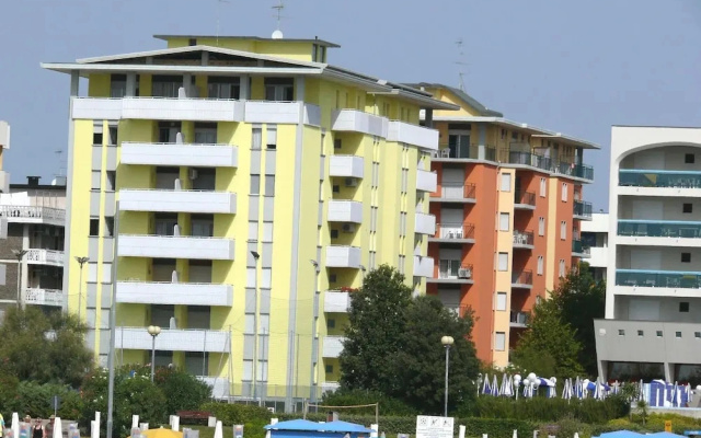Bright Apartment With AC and Parking