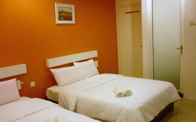 OYO 162 FB Hotel