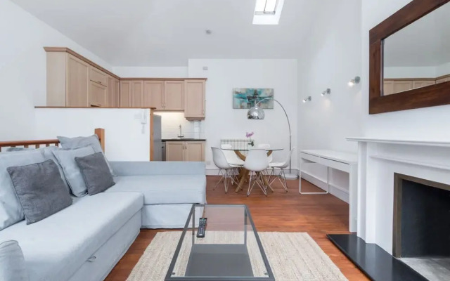 Regency Residences - Fitzrovia - by Frankie Says