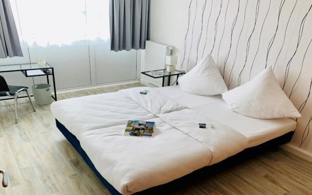 Отель BeeVillage Messehotel Hannover-Laatzen