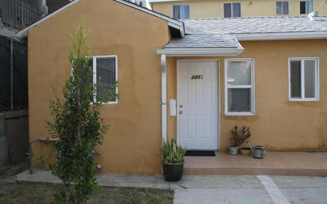 Отель Beautiful Home in Burbank США, Бербанк - отзывы, цены и фото номеров - забронировать отель Beautiful Home in Burbank онлайн вид на фасад