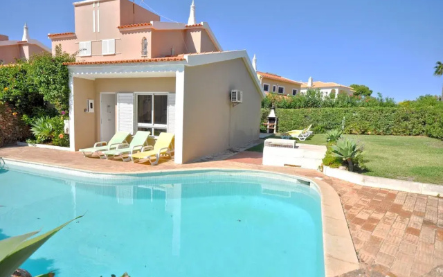 Stylish and Well-equipped, Private Pool, Close to Amenities, Free AC & Wifi
