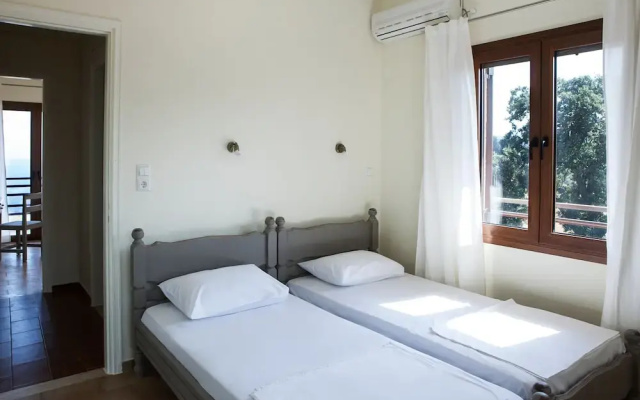 Family Vacation home with Views in Heart of Mani