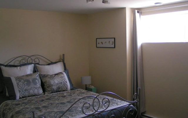 Nowak's Own B&B
