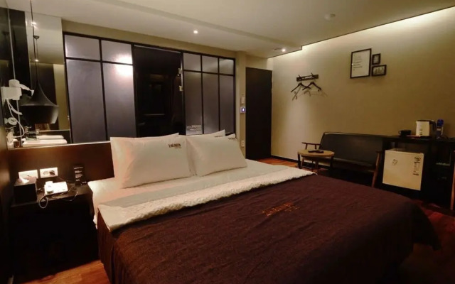 Busan Deokcheon 2heaven Hotel