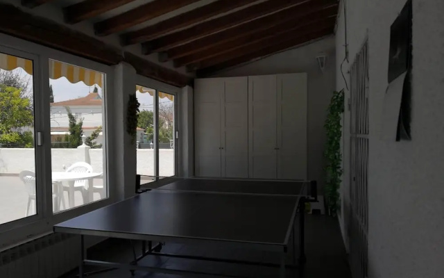 Villa con gran piscina en zona residencial