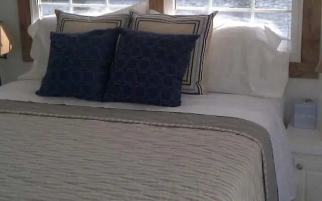Gemini Houseboat