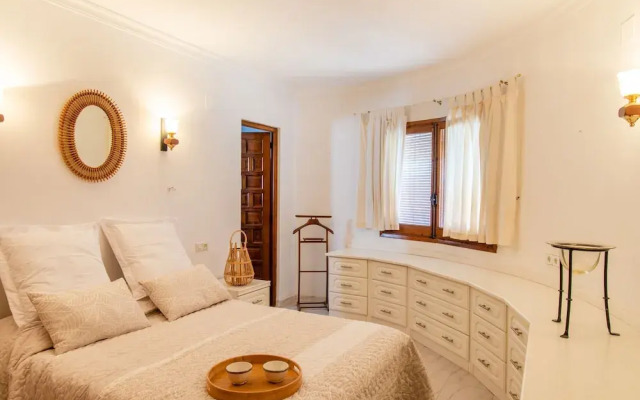 Villa Vista in Alcalali With Swimmingpool and View