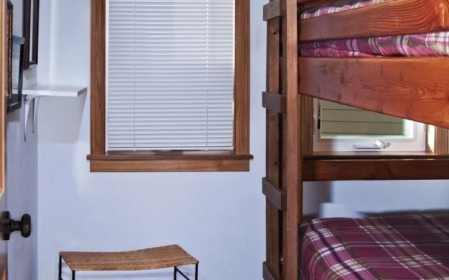 Sheltering Pines 4 Br cottage by RedAwning