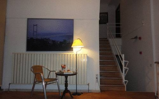10 Suites Hotel