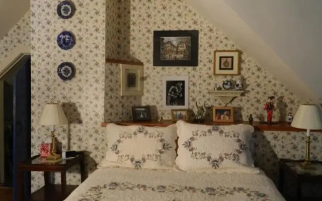 Village Victorian Bed & Breakfast