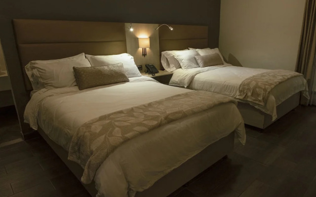 L Aurora Inn