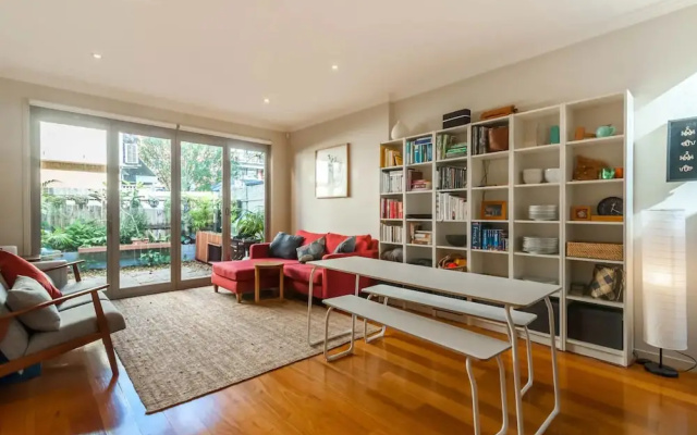 Quiet Terrace Townhouse on the City Fringe