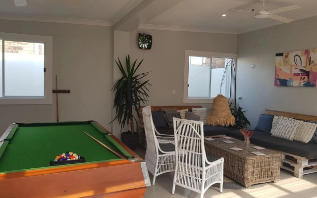 Stoke Beach House - Hostel