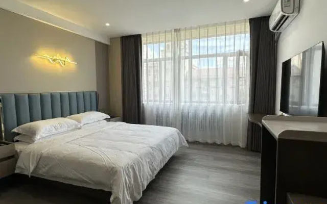 Yichun Xinqian Esports Hotel