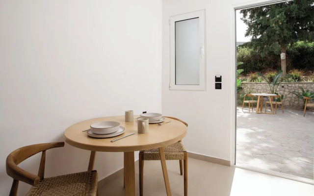 Stay Helios - Aparts & Pool Suites