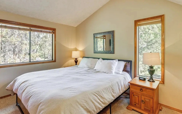 Private Hot Tub & Sharc Passes! Sunriver Home
