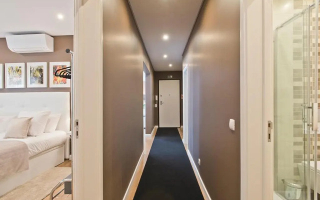 Central Apartment 127 by Saboia Collection
