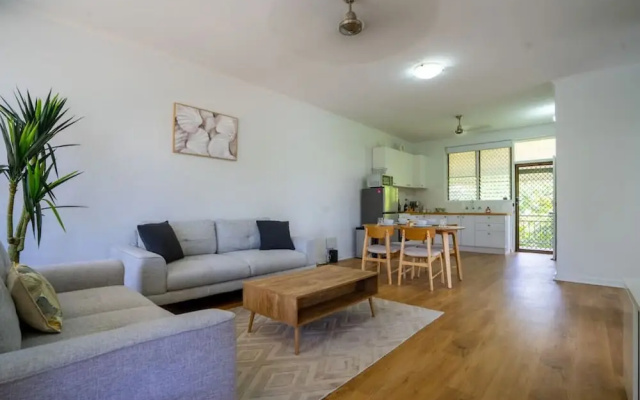 NIGHTCLIFF RETREAT -  Stylish 2BR Apt