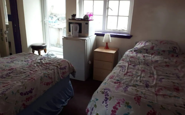 Colin Grazier Hotel