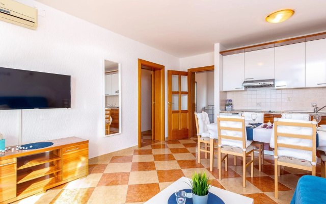Adorable apartment with terrace jacuzzi .Sea view !