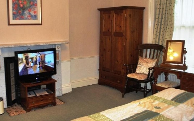 The Carlton Lodge