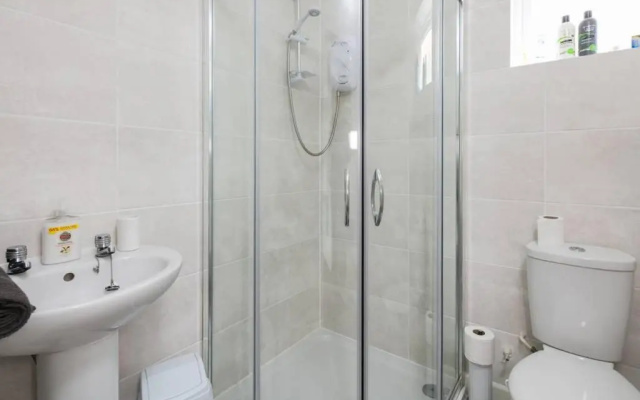 Cosy Flat - Access to City Centre/Airport/Stadiums