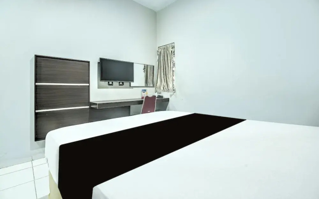 OYO 94781 Hotel Lucky Inn Makassar