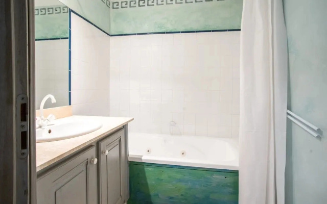 Villa in Grimaud Near Tennis Court & Pool
