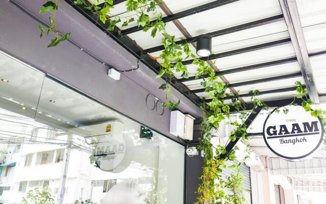 Gaam Hotel Бангкок вид на фасад