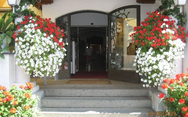 Salvator Hotel вид на фасад