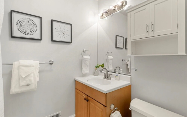 Downtown Abode W/ Hot Tub – Walk to Csu & Old Town