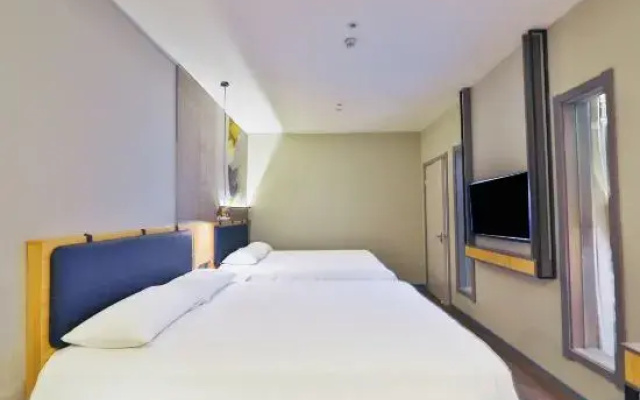 Ease Hotel (Beijing Yuegezhuang Bridge 302 Hospital Branch)