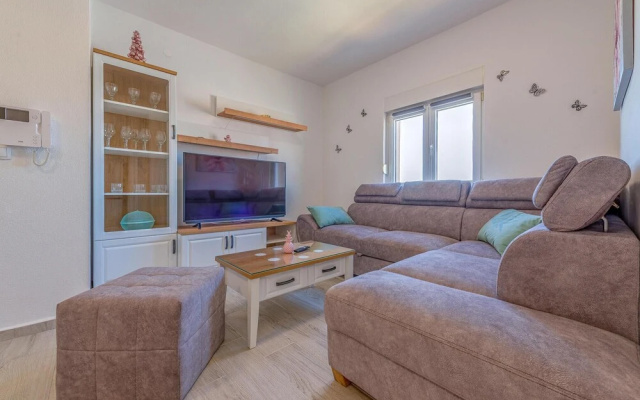 Amazing Apartment in Zadar With Wifi and 2 Bedrooms