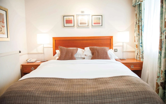 North Lakes Hotel And Spa