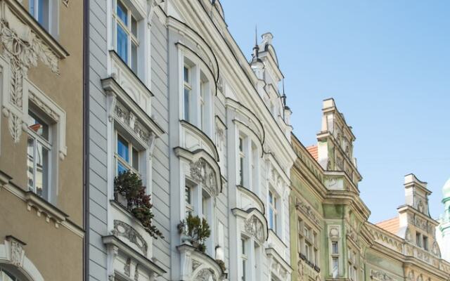 Отель Romantic Luxury in Old Town Prague вид на фасад