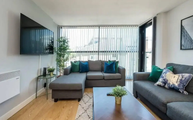 Host Apartments The Pall Mall Balcony Apt