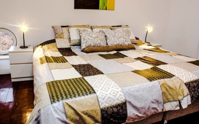 Отель FM Premium 3-BDR Apartment - Modern Design Болгария, София - отзывы, цены и фото номеров - забронировать отель FM Premium 3-BDR Apartment - Modern Design онлайн комната для гостей