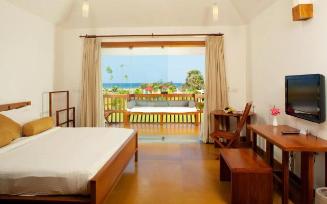Le Pondy Beach & Lake Resort