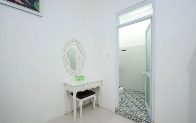 Airy Eco Syariah UNESA Ketintang Madya 151 Surabaya