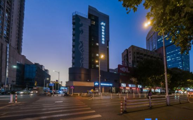 Home Inn (Zhenjiang Suning Plaza Yongan Road Food Street)